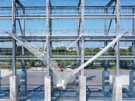 実規模実験における重錘捕捉状況 実規模実験における重錘捕捉状況