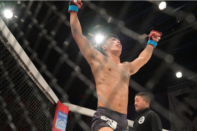 働きながらプロデビュー、試合で初勝利～当社の営業部員・生田は、総合格闘技と仕事を両立しています～