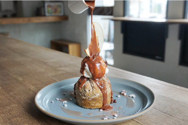 Minimal 富ヶ谷本店、毎冬不動の人気「チョコレートアップルパイ」12月2日登場。ゴロゴロりんご、サクサクパイ生地、濃厚チョコレートを楽しむ冬ならではの期間限定あったかスイーツ。
