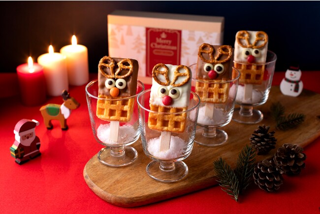 【可愛すぎて食べられない？！】クリスマスに大人気の『トナカイワッフル』が今年も期間限定で登場！話題のワンハンドスイーツでホリデーシーズンを楽しもう｜12/1（金）～販売開始