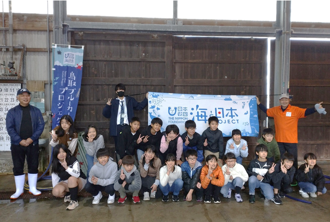 泊小学校で「ウニに触れ、ウニを学び、海について考える」授業プログラムを開始し、ウニについての学習、ウニ蓄養現場での校外学習を行いました！