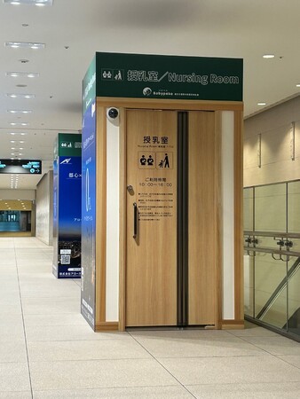 子育て中のママ社長がプロデュース。日本初の防犯システムを搭載した、ベビーカーのまま入れる鍵付き個室授乳ブース「Babypeko」（ベビペコ）。東京丸の内に位置する新丸の内ビルディングに初導入！