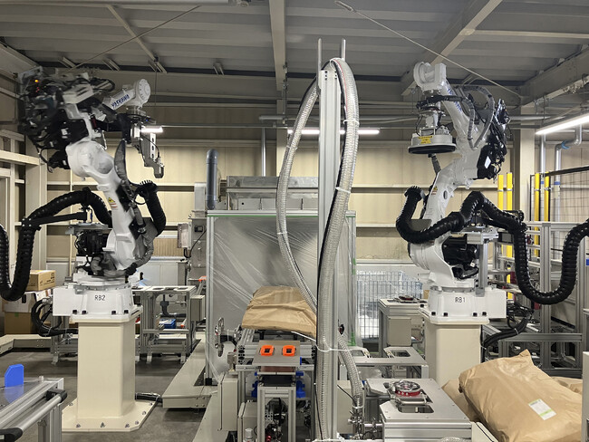 工場における原料の取り扱い業務の自動化を目指し、技術検証を本格的に開始