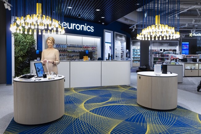 欧州の大手家電小売企業 EuronicsがSES-imagotagの4色ESLをバルト地域の店舗に導入し、デジタル化を拡大