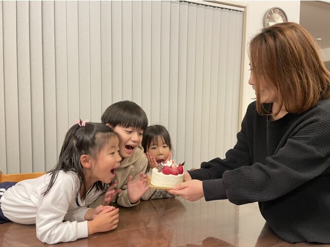困りごとを抱えるひとり親家庭にクリスマスを！ 20世帯にケーキ・お菓子の「おすそわけ」