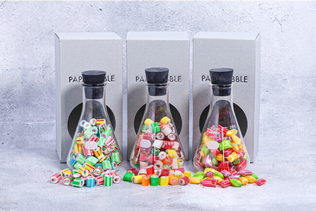 HARIO製の美しい三角フラスコのフォルムにキャンディが入ったプレミアムギフト　三角フラスコギフトキャンディ　12月1日より全国及び公式サイトにて発売