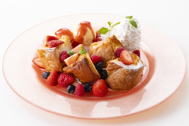 【ヒルトン成田】ベリーづくしのデザートが食べ放題！「新春ビュッフェとベリーベリーストロベリーフェア　1st Season」を開催