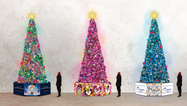 アーティストコラボクリスマスツリー(左からオリジナル・ももクロコラボ・MWAMコラボ)
