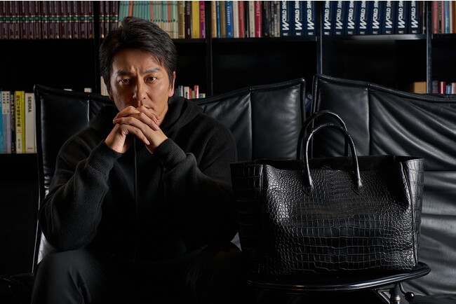 俳優の本宮泰風さんをモデルに起用。Wカシミヤニットパーカを発売