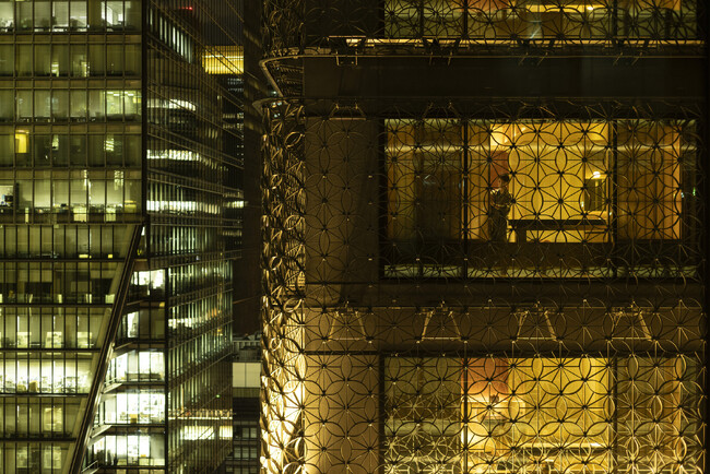 【星のや東京】10種類のミニャルディーズで苺を味わい尽くす「Nipponキュイジーヌ 苺薫るアフタヌーンティー」提供　期間：2024年1月7日～4月30日