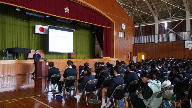 【講演の舞台裏】元Jリーガー、辻尾真二氏が羽咋市の小学生に贈る「ひとつの行動が人生を変える」講演レポート
