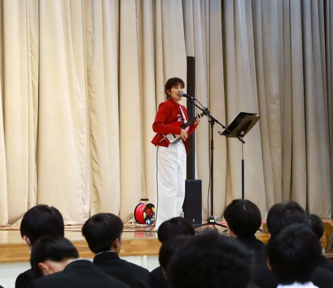 【千葉県佐倉市】ILO出張授業、県内初開催。佐倉親善大使、荻野目洋子さんが「STOP児童労働」のメッセージを発信