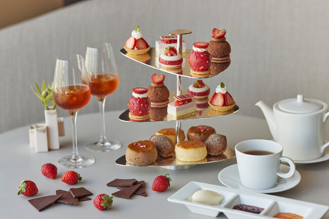 【フォーシーズンズホテル丸の内 東京】 2024年1月16日開始「ストロベリー＆チョコレート アフタヌーンティー」のご案内
