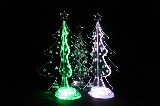 廃棄物から生まれた卓上クリスマスツリー