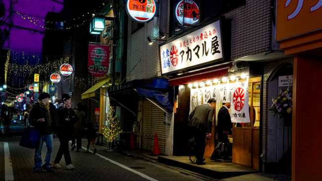 鮮度の高い串焼きと黒もつ煮込みがうまい大衆酒場『アカマル屋 江戸川橋店』が、2023年12月8日(金)にオープン!