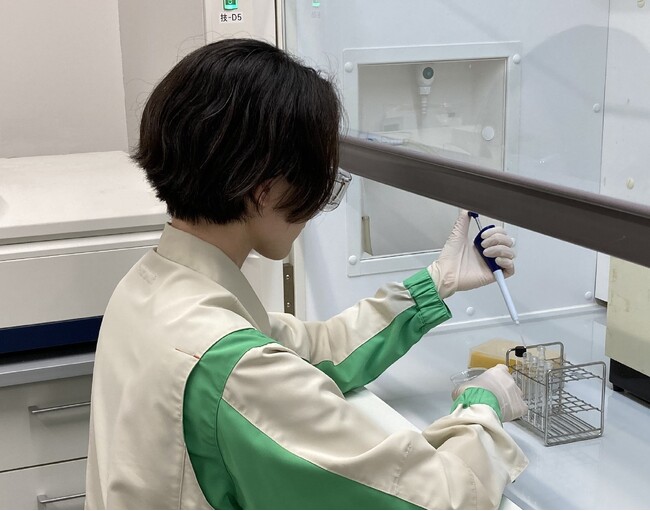 ～オリーブオイルの高い品質管理レベル保持にむけて～　国際オリーブ協会（ＩＯＣ）の品質国際基準「理化学分析ラボｔｙｐｅＢ認証」を取得