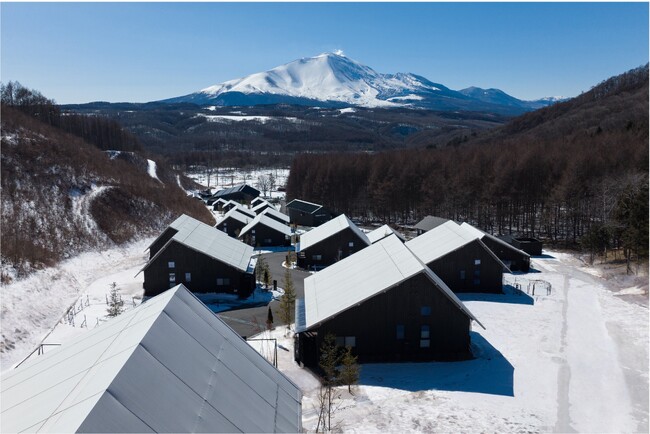 雪化粧の浅間山を望む一棟貸しヴィラリゾート「あさま空山望」、セカンドハウスを体験できる冬の連泊プランを12/15（金）より予約販売開始