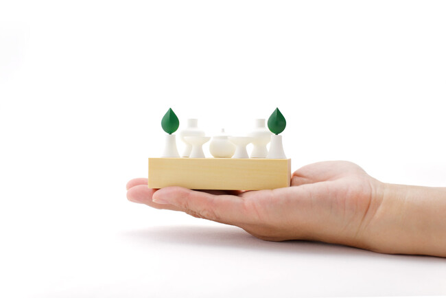 神棚ブランド「シュライン」、手のひらサイズのコンパクト神棚「TEINORI」を発売。
