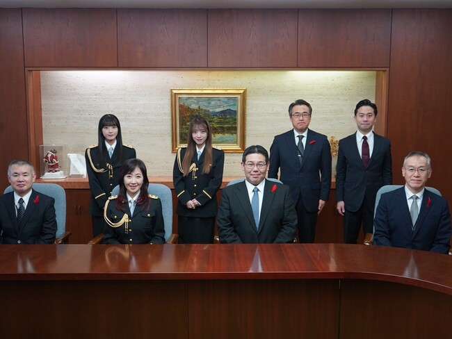 特別防犯支援官の伍代夏子氏が山形市長、山形銀行頭取と意見交換　AK48 向井地美音氏、佐藤綺星氏が山形県の学校で啓発、「家族にメール大作戦」実施