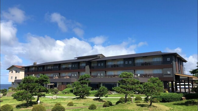 「SADO RESORT HOTEL AZUMA」 9名の作家を招いた『新年AZUマルシェ』を開催