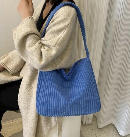 ＜Qoo10「ショルダーバッグ」販売数ランキング＞素材とサイズで使い分け！コーデの仕上げはワンハンドルバッグで