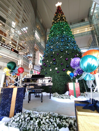 【相模原市南区】「流れ星」をイメージしたクリスマスツリーと期間限定のグランドピアノが相模大野に登場