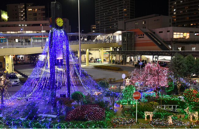 JR高槻駅前で年末年始恒例のイルミネーション始まる
