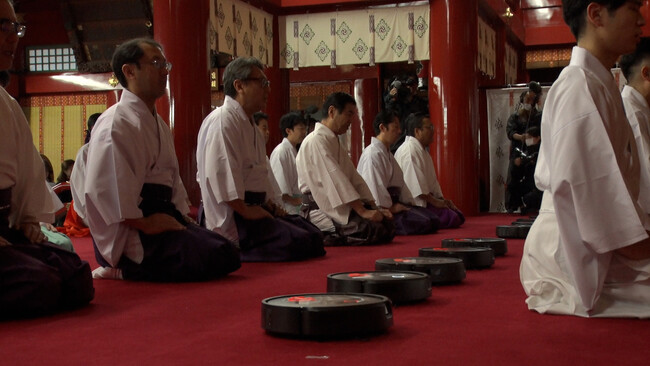 アイロボットジャパン、「ルンバのお助け大掃除プロジェクト」を始動！第1回目は神田明神の煤（すす）納めをルンバが床掃除でサポート