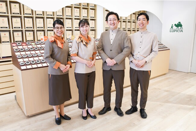 世界のお茶専門店ルピシアのブランド創業30周年を記念した新制服を製作　～「真心接客によるお客様との絆づくり」を実現する上質で働きやすいデザインへ～