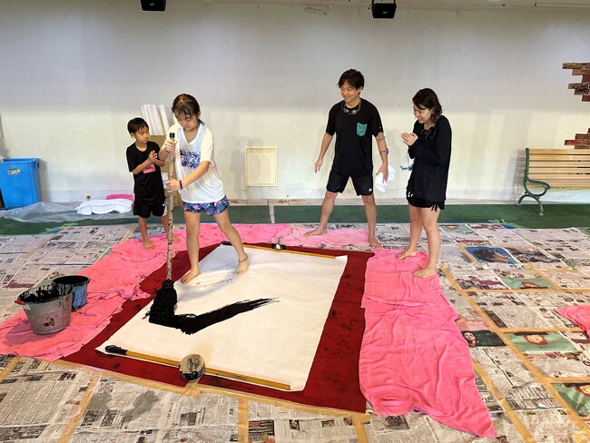 箱根で！水着で！1年の抱負を新たに！新春 大筆書初め大会