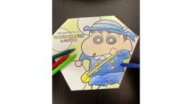 しんちゃんと一緒に凧あげをしよう！ 『しんちゃんと一緒に⁉クラフト教室 in のんびりのはら』 いよいよ明後日12月16日（土）より、凧あげ製作体験を開催