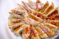 群馬伝統の味『ハッスル餃子』を存続させるため「フクヤ料食」と「みまつ食品」が業務提携を実施