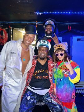 左からFishboneアンジェロ・ムーア、FUNKの神様ジョージ・クリントン、P-Funkドラマー ベンゼル・ボルチモア、CHITAA 左からFishboneアンジェロ・ムーア、FUNKの神様ジョージ・クリントン、P-Funkドラマー ベンゼル・ボルチモア、CHITAA