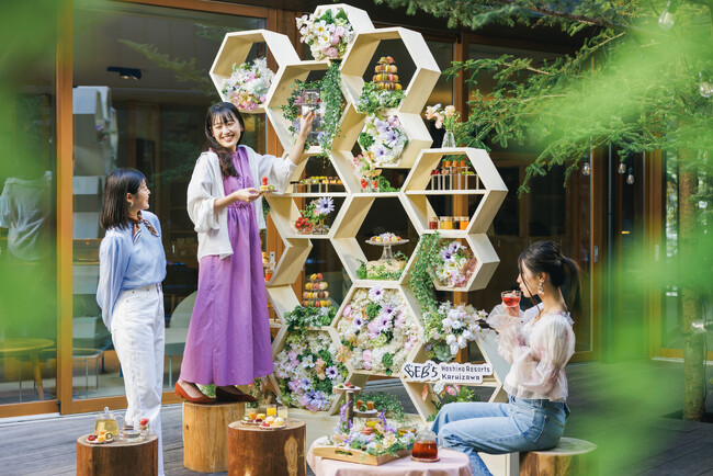 【星野リゾート　BEB5軽井沢】 見上げてもスイーツ！？春を感じるお花がテーマの「BEB特大フラワーアフタヌーンティー」今年も提供｜期間：2024年3月1日～5月31日