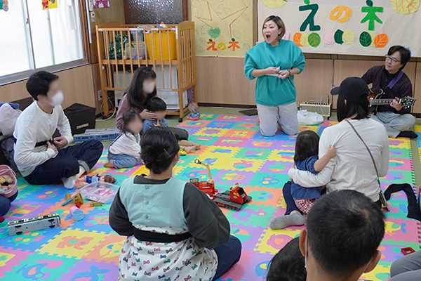 【開催レポート】つどいの広場えの木「子育てママ・パパお薦めのボイトレ＆みんなでクリスマスを歌っちゃおう」