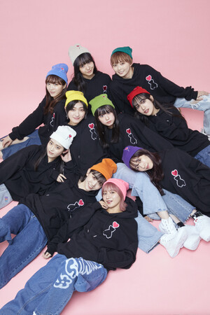 スターダストプロモーション所属の人気アイドルグループ「私立恵比寿中学」と、くまのモチーフが人気の韓国ブランド「aqo studio space（アコスタジオスペース）」とのコラボ商品が60％にて発売！