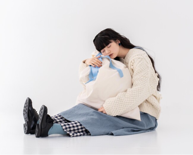 冬を彩るニットアイテムがネストローブのよりリリース。ふっくらとしたウール糸を手編みで丁寧に編み上げたハンドニットシリーズがラインナップ。