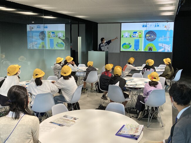奥村組の技術研究所を地元小学生が見学