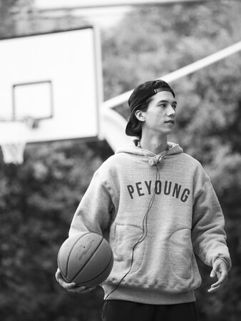 ペヤングヌードル50周年を記念したコラボ・スウェットが「Begin Market」で販売開始