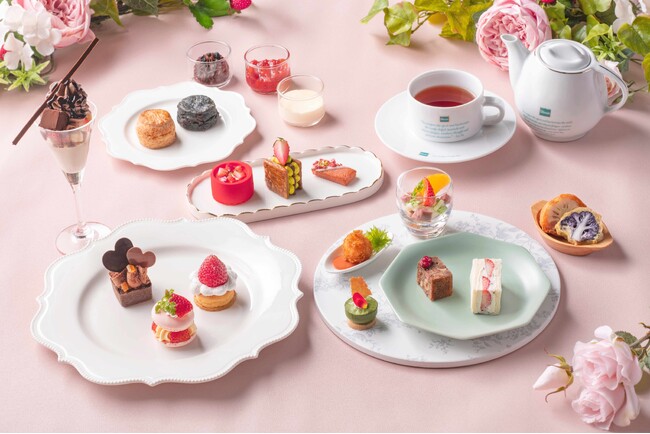 ほうじ茶香る濃厚チョコレートパフェやハート形のチョコが可愛いタルトなどバレンタインにぴったりな「ストロベリー×チョコレートアフタヌーンティー」2024年2月1日（木）から開催