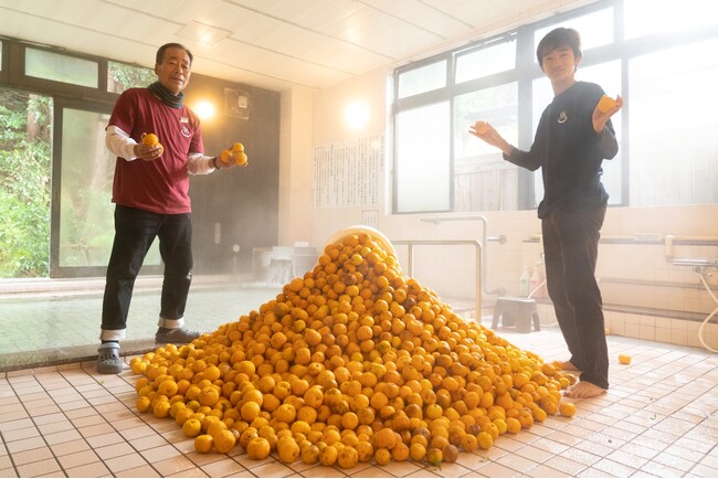 昭和レトロな温泉銭湯玉川温泉にて、お客さまからいただいた柚子を使った「冬至の柚子風呂」を実施します