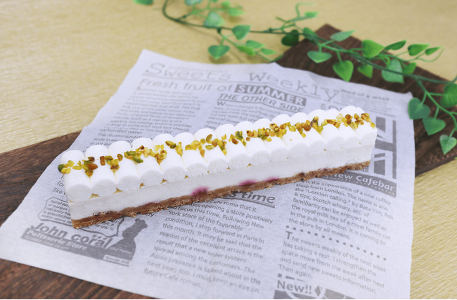 一般的なチーズケーキと比較し糖質約60％オフ！なめらかな口溶けのレアチーズと濃厚な味わいのベイクドチーズが同時に楽しめる「低糖質 濃厚ダブルチーズケーキ」が2023年12月19日に新登場！