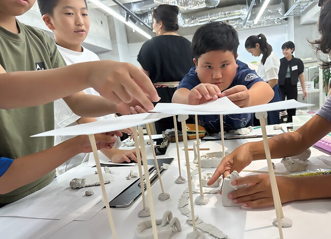 【株式会社類設計室】子どもたちが「地震」について、一級建築士から学ぶ「こども建築塾」（大阪）で体験型プログラムを実施。2024年1月13日（土） 模型づくりや設計体験を通して「壊れにくい建物」を考える