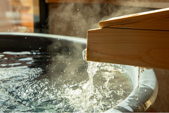 【自社調査】冬の旅行に関する調査で、約8割が宿を探す際に「温泉付き客室があると嬉しい」と回答