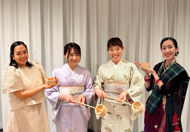 【東京ベイ有明ワシントンホテル】世界中から集まったスタッフと特別な瞬間を新春のお祝いに「振る舞い酒」を楽しむイベント開催