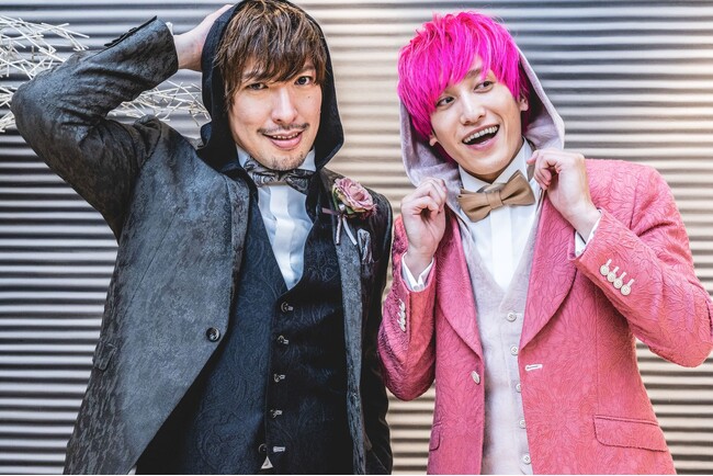お揃いのタキシードが“コンビの絆も伝わる幸せな結婚式”としてSNSで話題に！EXITのりんたろー。さんと兼近大樹さんがデザインしたタキシード2023年12月22日（金）発売決定