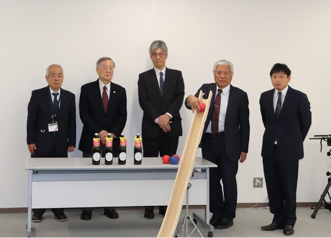 兵庫県内4社合同開発「Number:純米大吟醸原酒」売上金の一部より西宮市社会福祉協議会「善意銀行」へ寄付