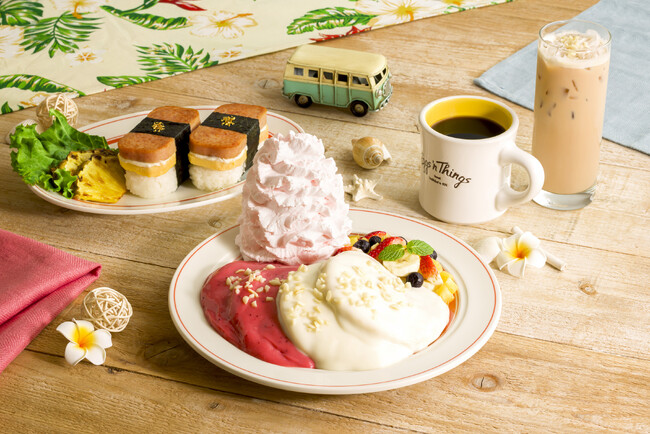 【Eggs ’n Things】日本とハワイの新年を祝うホリデーメニューが登場！「ニューイヤーマカダミアパンケーキ」「トリュフ香る ゴールデンスパムむすび」12月26日（火）～１月15日（月）まで販売