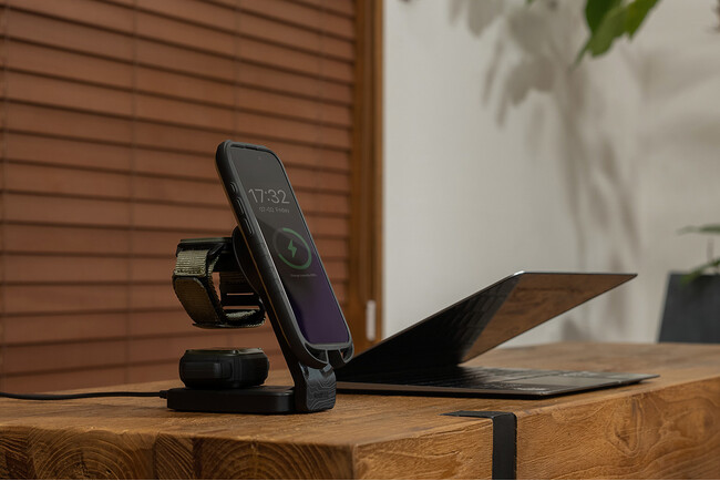 3つのAppleガジェットをこれ1台でスマートに。急速充電対応3in1ワイヤレス充電スタンド「PLAY EZ Fold - 3 in 1 Mag Safe Charging Station」販売開始