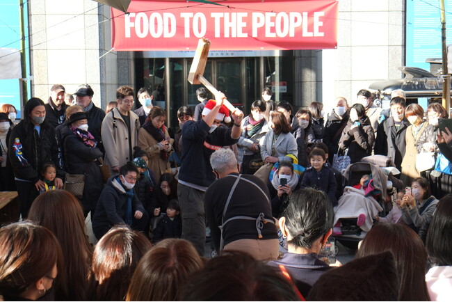 その場に集まる誰もに、オープンに食事を振る舞う。FOOD TO THE PEOPLE 2023を開催。
